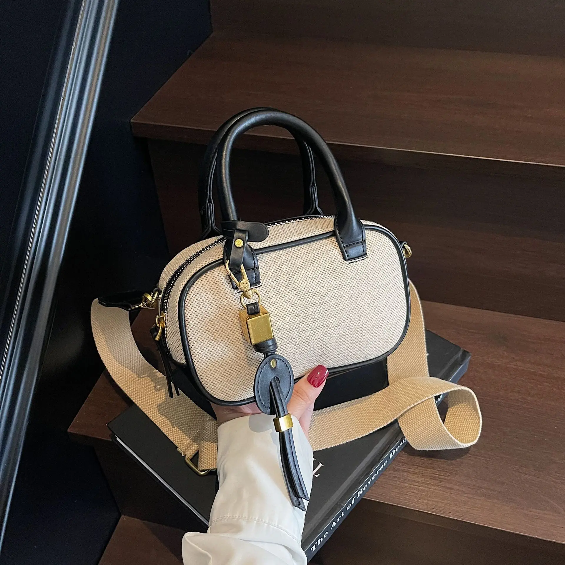 

Stylish and Simple Single Shoulder Canvas Handbag, High-end Versatile Small Square Bag, Wide Shoulder Strap Pillow Bag