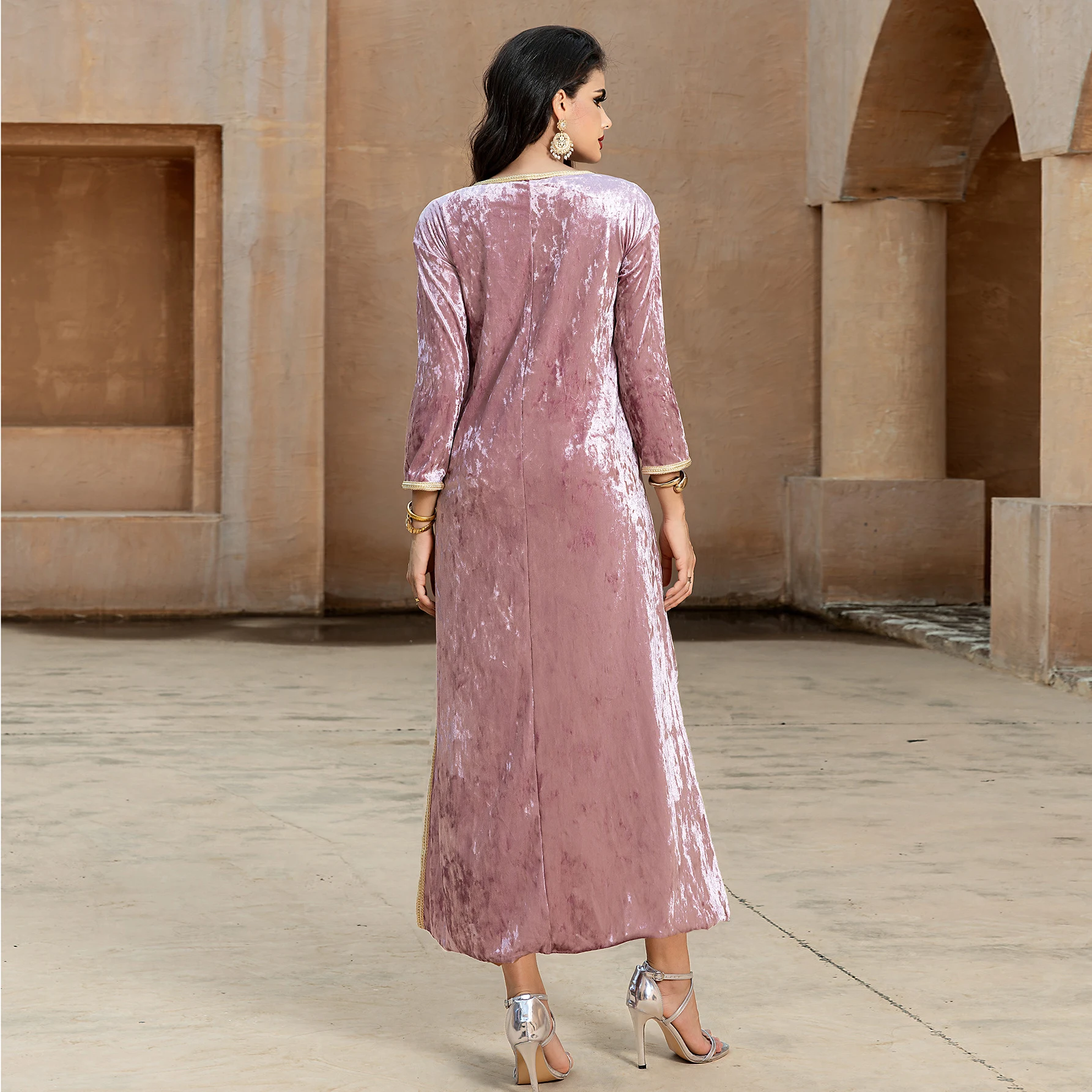 

UNI Fashion Velvet Diamonds Women Abayas Belt Jalabiya 2025 Eid Muslim Dress Dubai Abaya Turkey Kaftan Arab Robe Caftan Gown