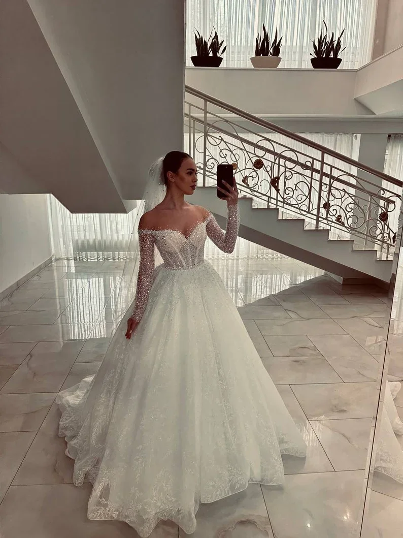 

Customized Sparkling Lace Bead Wedding Dress Exquisite Bridal Dress Sparkling Dress Lace Bead Dress Elegant and Noble