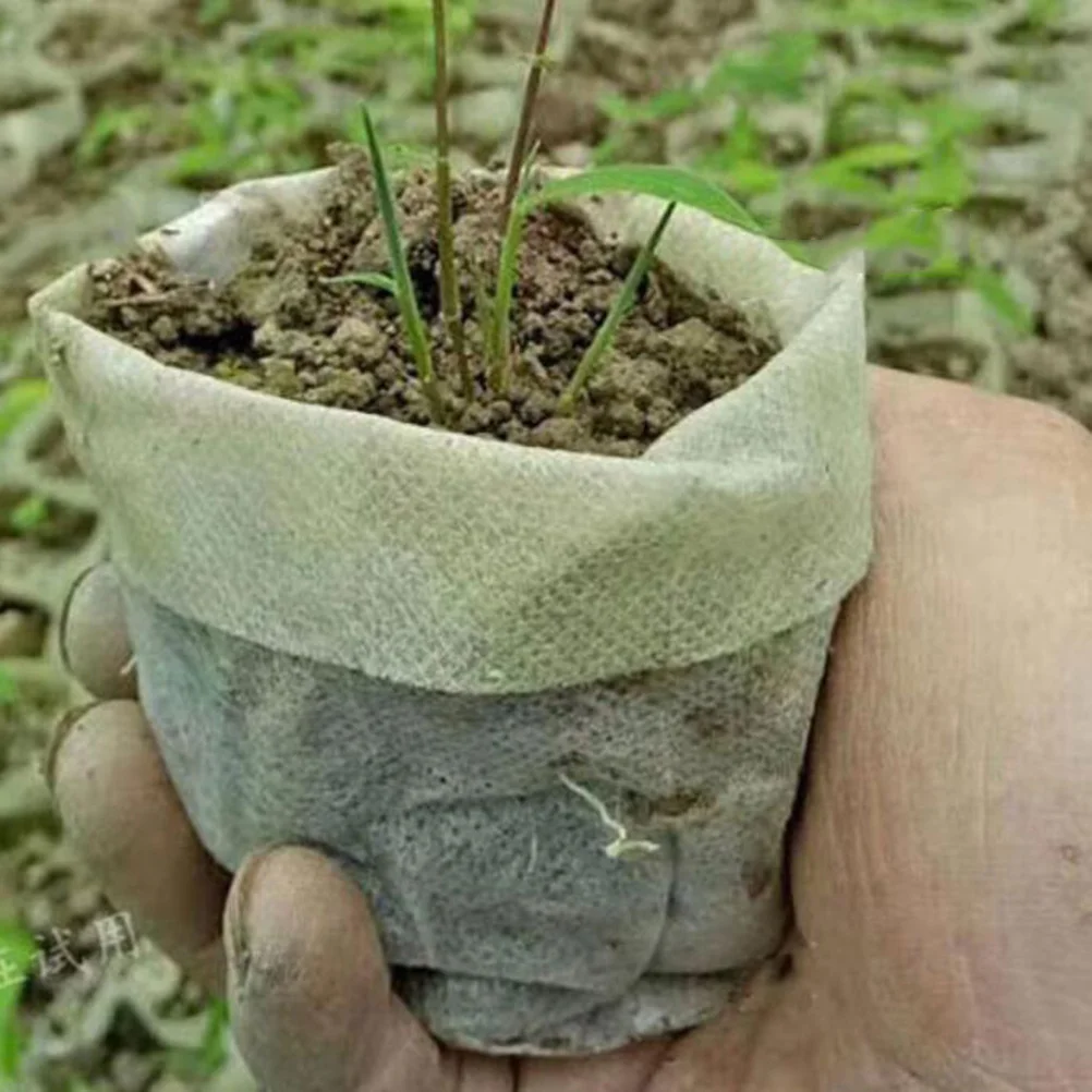 

200Pcs Seedling Nutrient Bags Biodegradable Non-Woven Fabric Grow Bags for Nursery Plants High Water Permeability Garden