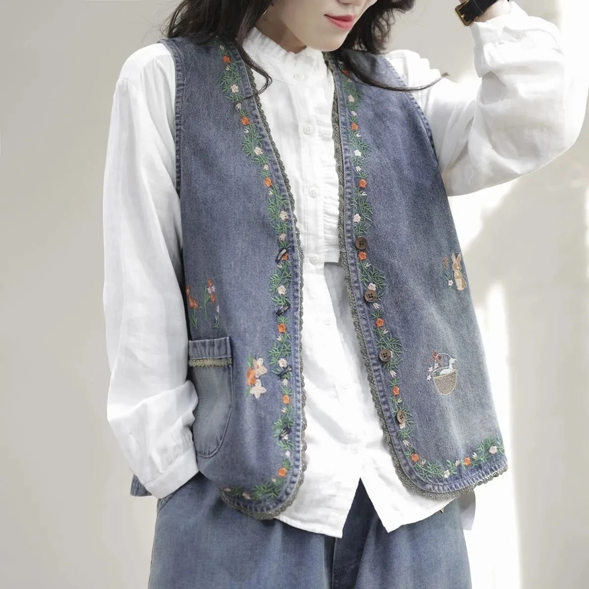 2024 Spring And Summer Women Waistcoat Literature Art Retro Flower Embroidery Denim Vest Jacket Vintage Style Casual Tops