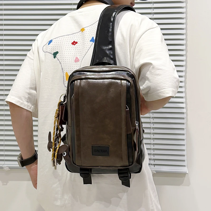 レトロカジュアルストリートファッションクロスボディバッグメンズチェストバッグ2026新作トレンドバッグレザー大容量レディースバックパック