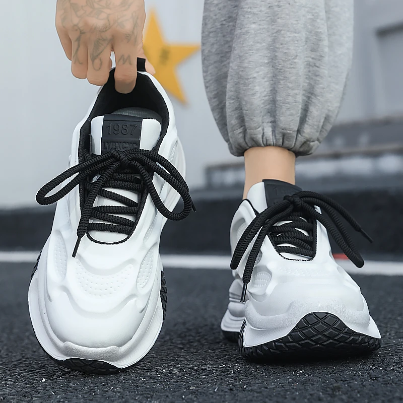 Nieuwe herenschoenen, grote modieuze sneakers met dikke zolen, casual sportschoenen voor heren, ademende mesh-loafers voor heren