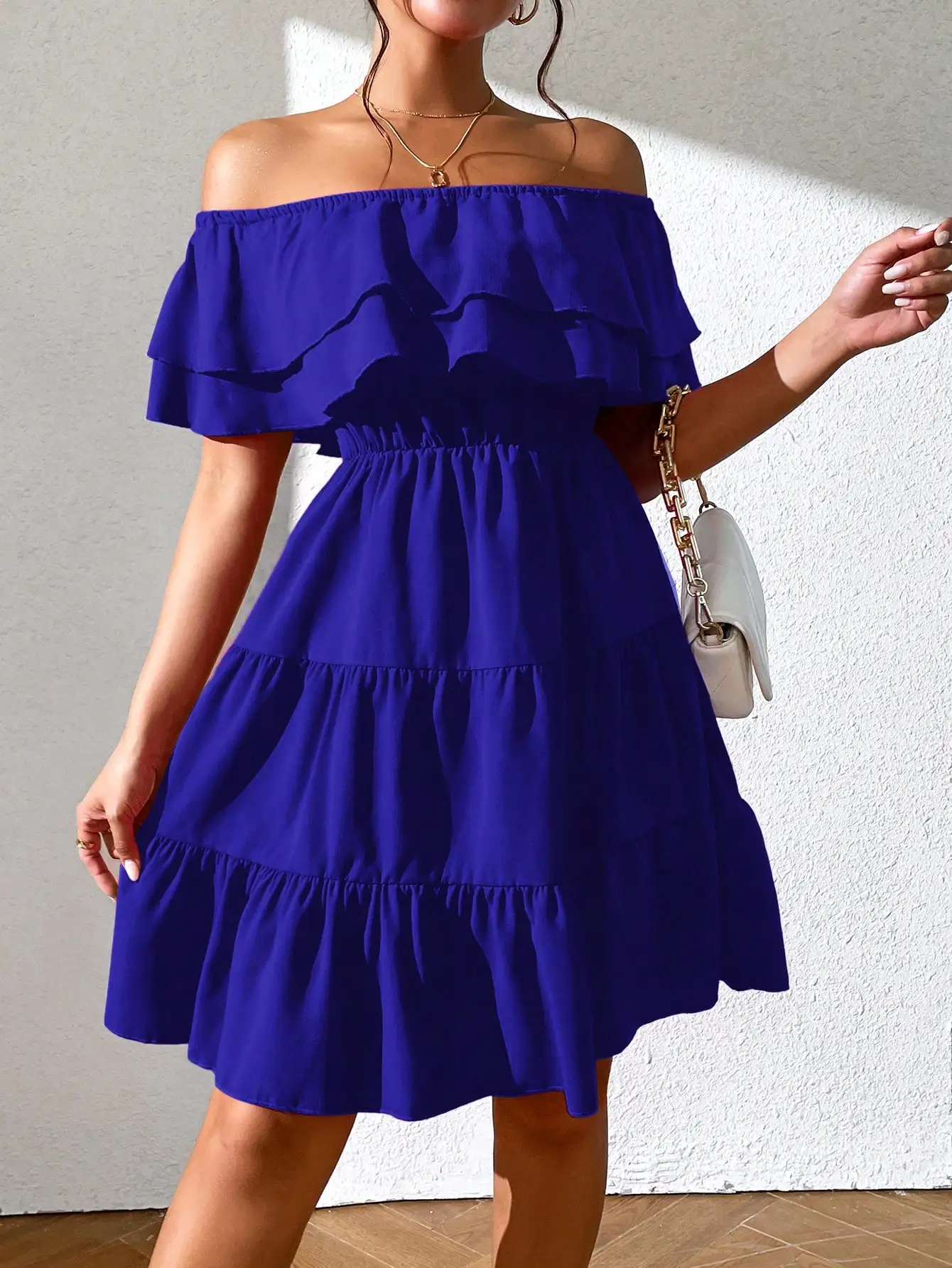 

Платье с открытыми плечами и многоярусными оборками для женщин