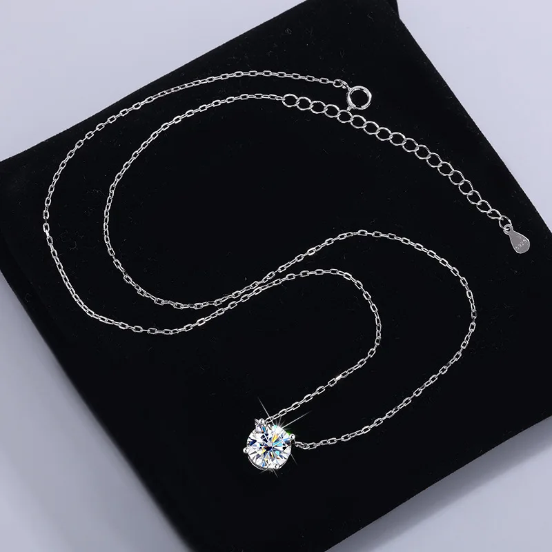 

High-quality Silver Moissanite Classic Four-prong Necklace, Women's Moissanite Light Luxury Collarbone Necklace