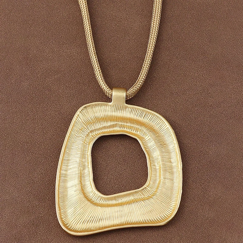 1 x Boho Gold Irregular Hollow Charm Pendant Trendy Chunky Rope Necklace Jewellery Suitable For Women Everyday And Party Wear view 4