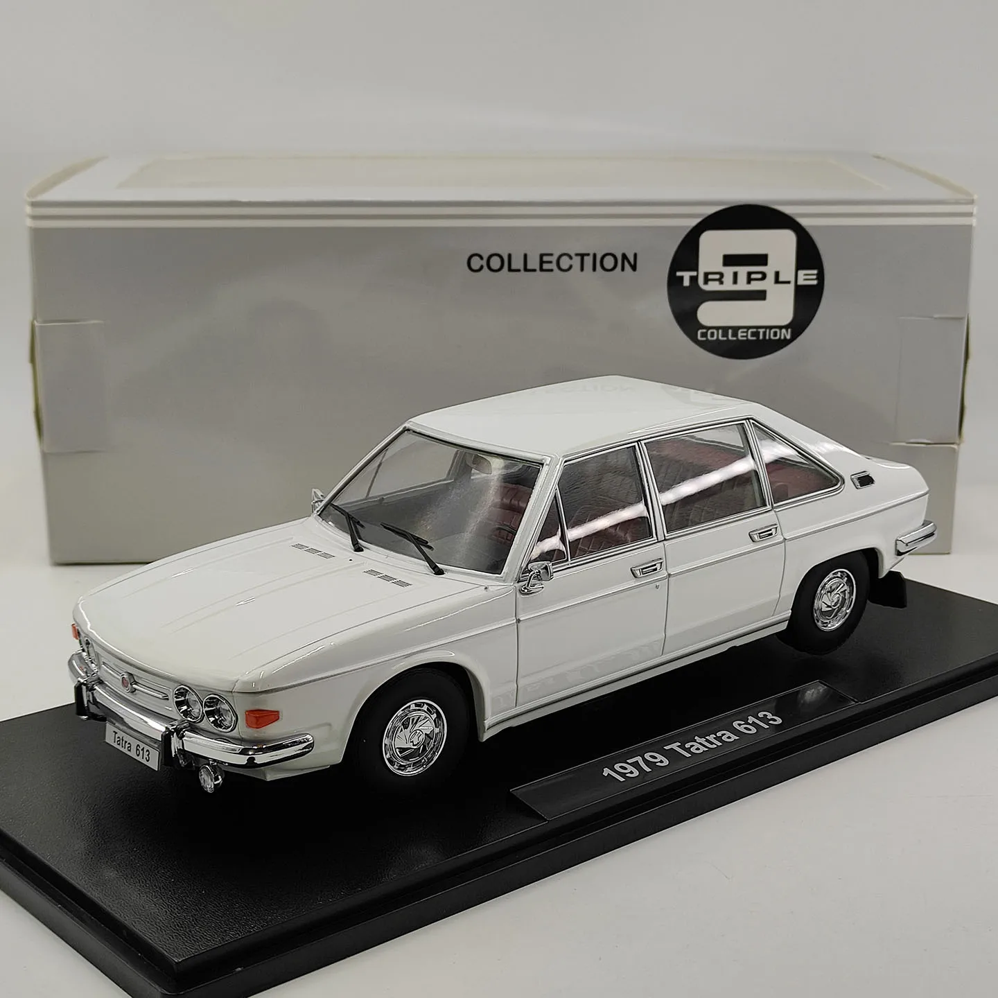 Diecast TEIPLE 9 1:18 Scale 1979 Tatra 613 alloy car model