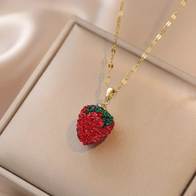 Fashion Vintage Strawberry Zircon Pendant Necklaces for Women Classic Stainless Steel Jewelry Accessories Gifts for Daily Party