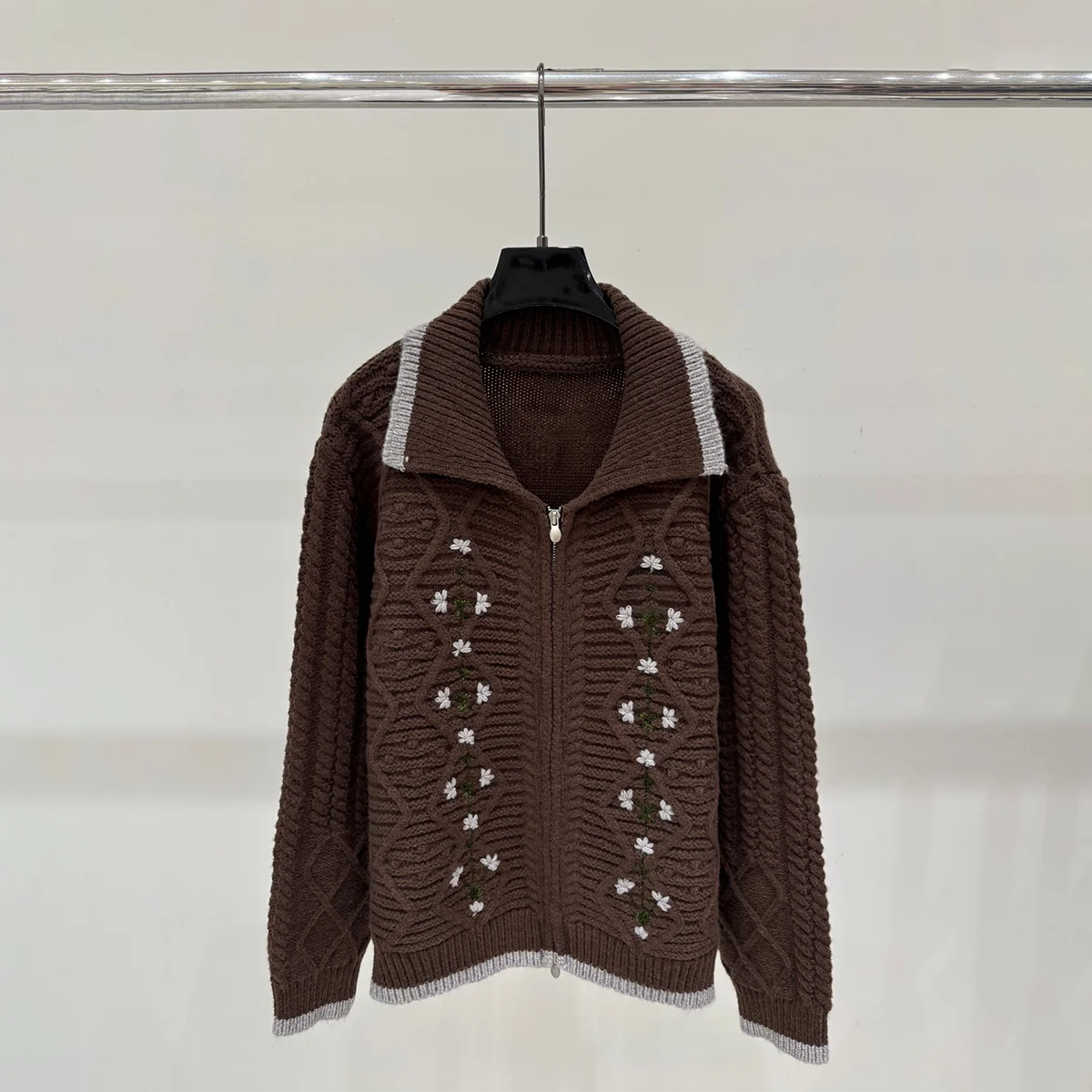 2026 High Quality Women's Artistic Forest Series Coarse Thread Twisted Flower Sweater261010400