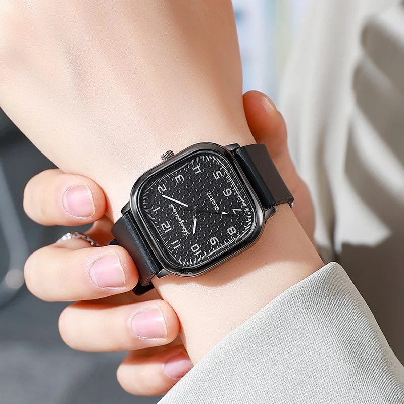 Unisex Square Quartz Watch Black Textured Dial Silicone Strap Minimalist Casual Men Women Daily Wristwatches（Without Box）