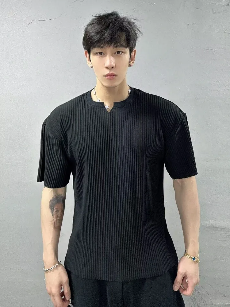 Man T-shirt Summer V-neck Fold Loose Fitting Solid Color Breathable Leisure Motion Body Building