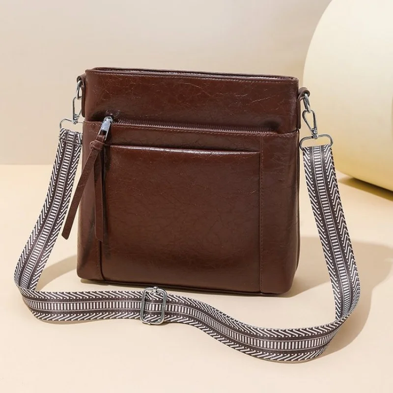 

Женская элегантная кожаная сумка через плечо с винтажным рисунком в стиле ретро и съемной сумкой, идеально подходящая для повседневных ошибок ​