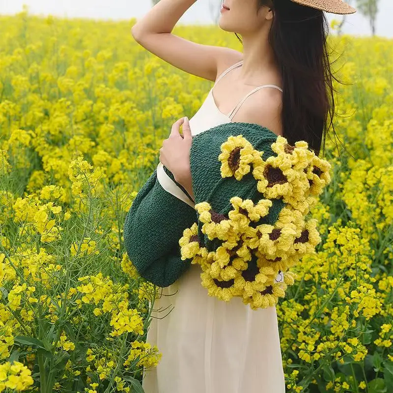 

New Sunflower Bouquet Blanket Light and Comfortable Hand-woven Light Luxury Product, Diameter 150X150cm