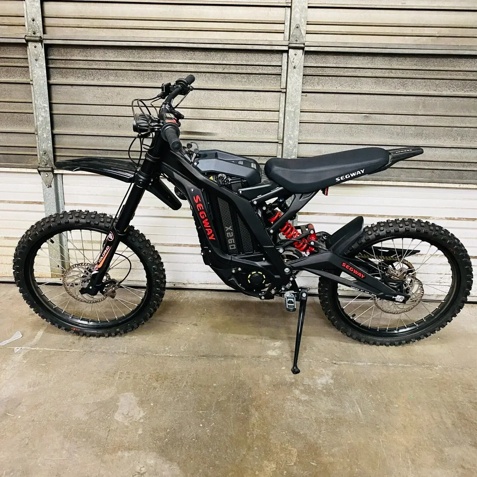 

2023 New Off-Road Sur Ron Dirt Bike Electric Light Bee X - 74v 8000W E-Dirt Bike