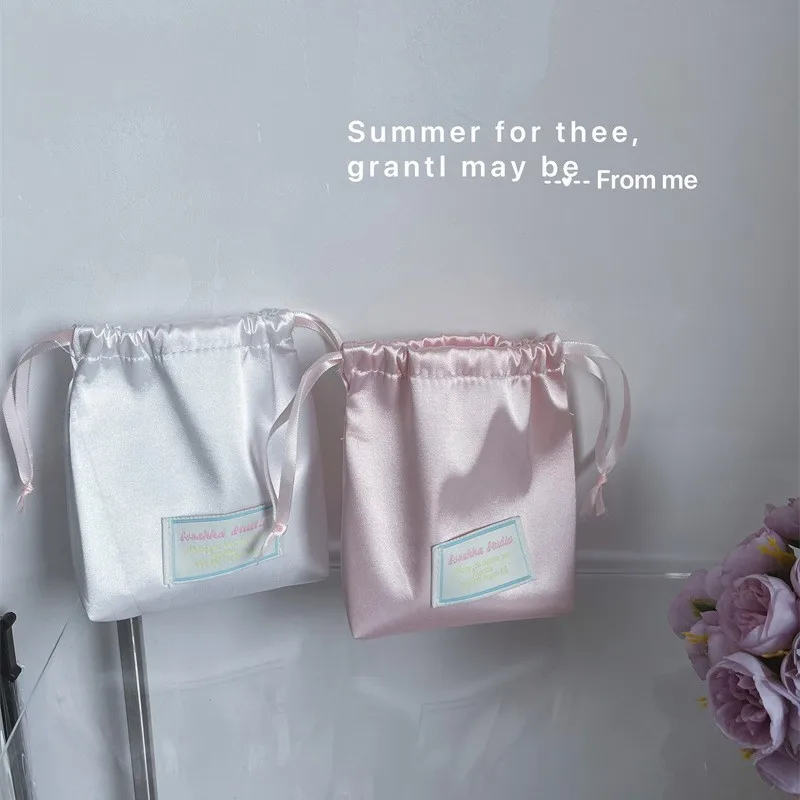 กระเป๋าผ้าซาตินสไตล์เกาหลีแบบมีเชือกผูก  กระเป๋าใส่เครื่องสำอาง  กระเป๋าใส่ของใช้ในห้องน้ำ  กระเป๋าใส่เครื่องประดับแบบพกพา  กระเป๋าจัดระเบียบสำหรับเดินทาง