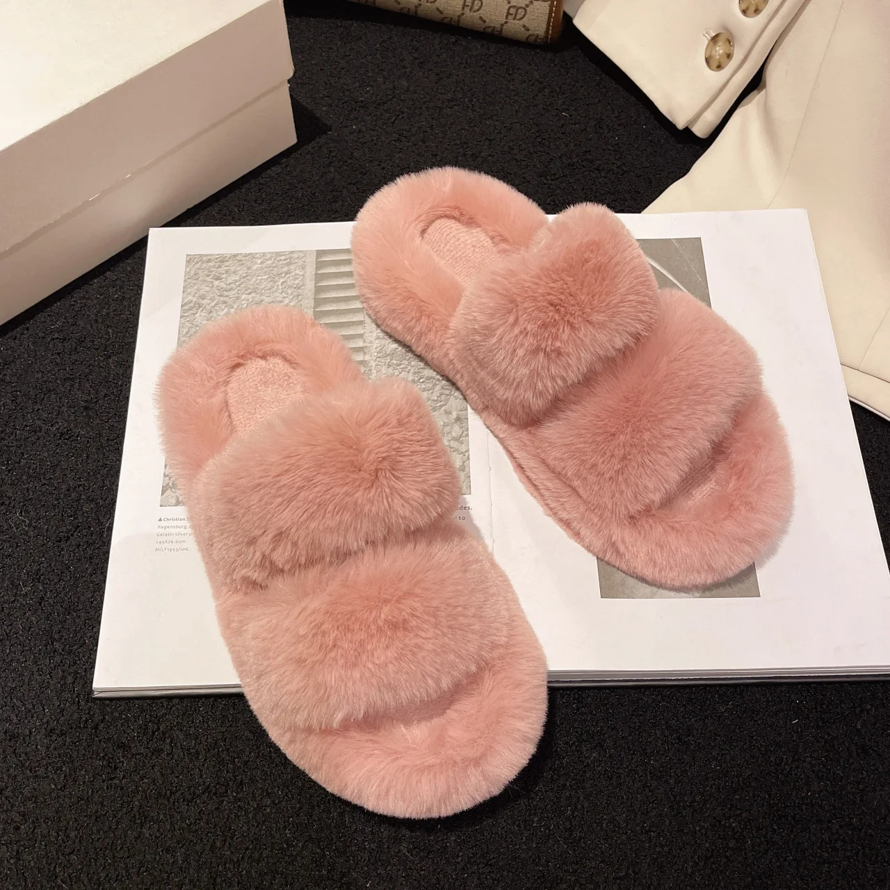 

Hairy slippers for women's casual wear new autumn and winter home cotton slippers one line mop