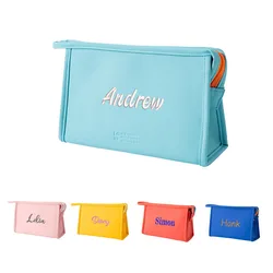 Bolsa de cosméticos personalizada de PU, bolsa de almacenamiento de gran capacidad con logotipo bordado, resistente al agua, Color sólido, regalo