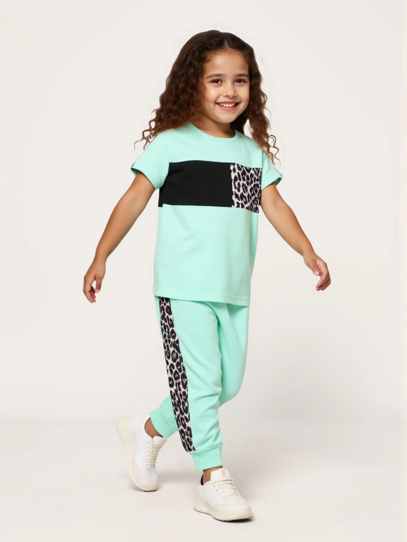 طقم بلوفر مكون من قطعتين من طباعة الفهد الملون للفتيات، تي شيرت وسروال برقبة دائرية وأكمام قصيرة للصيف #3