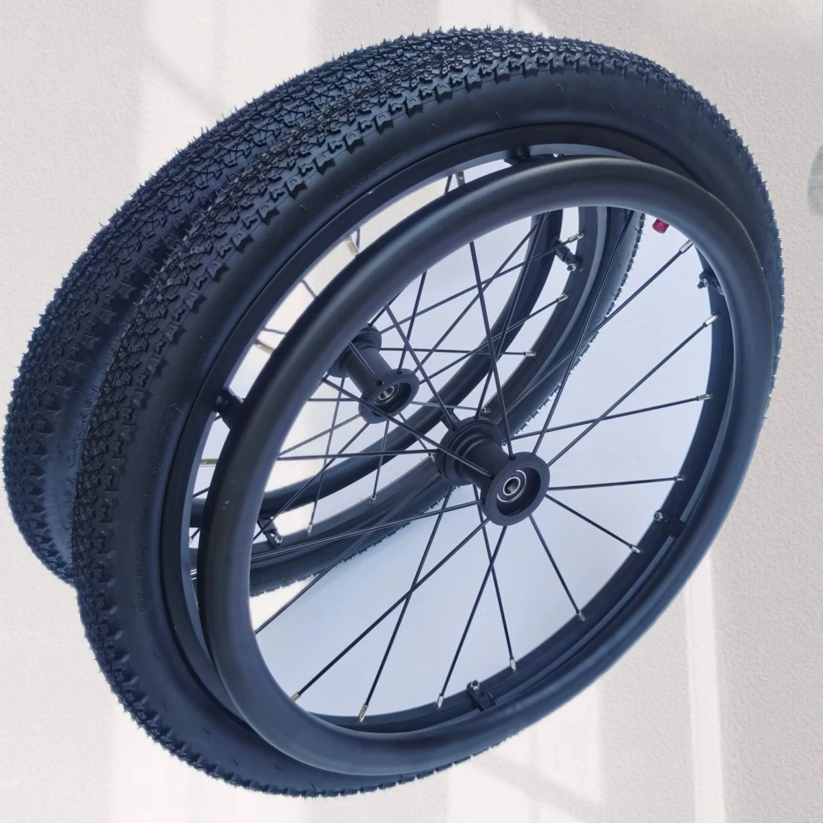 24×1.95 Inflatable Rear Wheel, Aluminum Alloy Spoke Hub 24 Inch Universal Large Wheels for Sports Wheelchairs