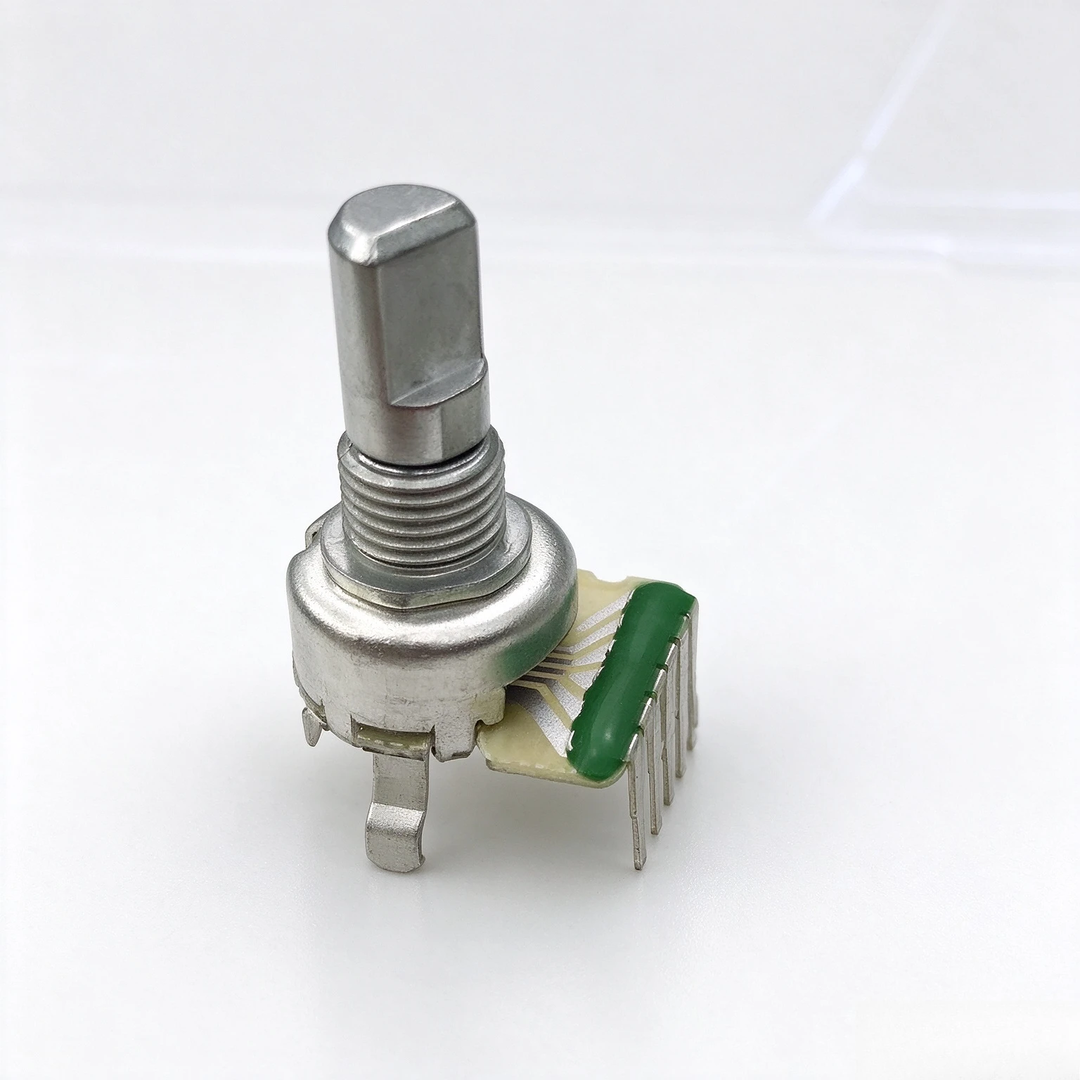 D Shaft Carbon Potentiometer B502 for Speaker M200
