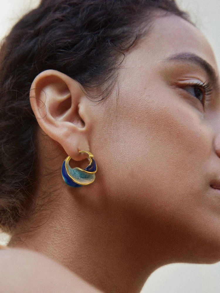 

Threaded French Light Luxury Gradient Blue Earrings with Texture Twisted Flower Earrings
