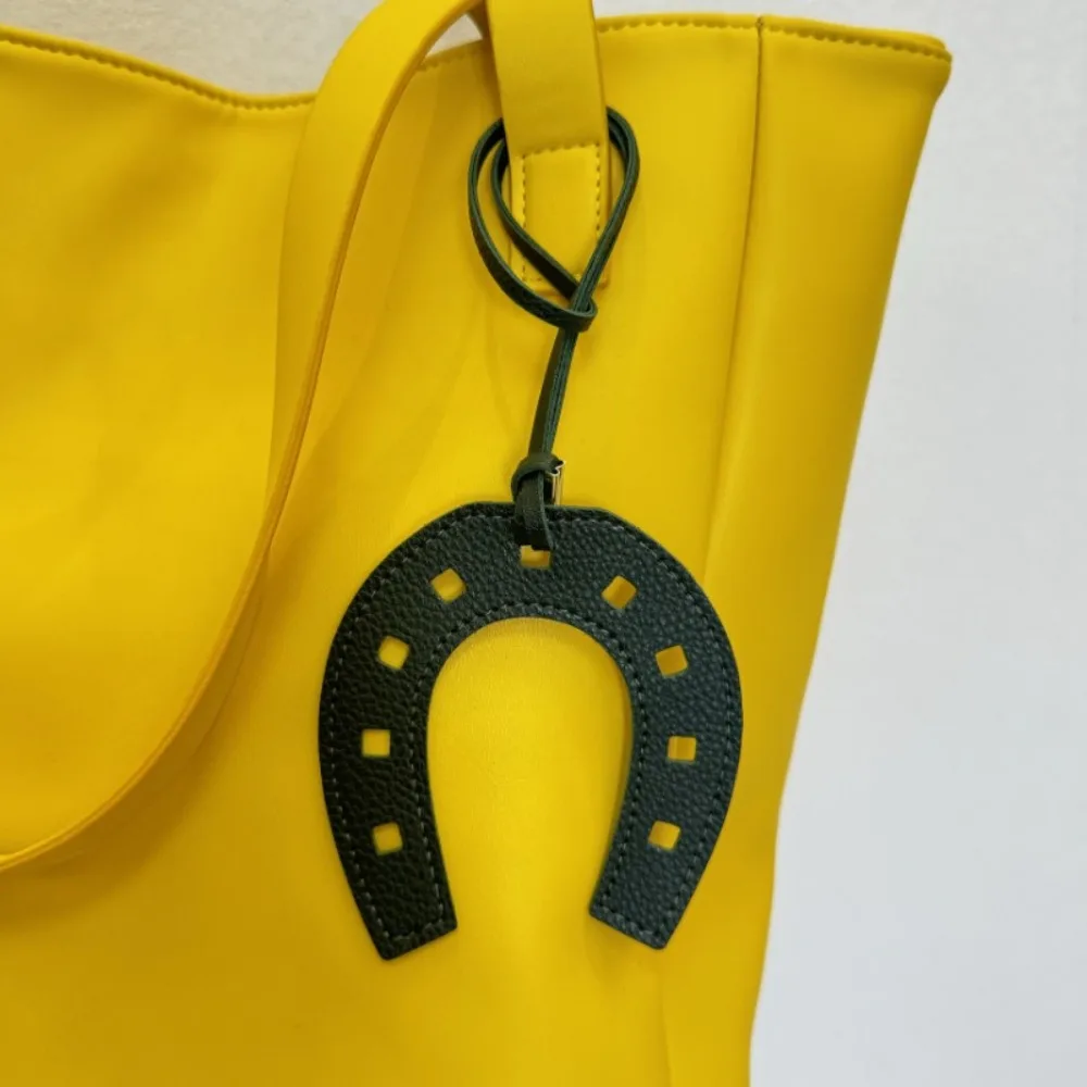 2 قطع لطيف عارضة الحصان حافر قلادة الأزياء بلون مفتاح سلسلة جلدية رائعة محفظة اكسسوارات المدرسة