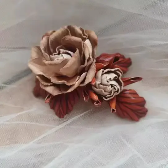 Vintage-Style 3D Realistic Dried Rose Keychain Handmade from Genuine Leather - Unique Handcrafted Gift