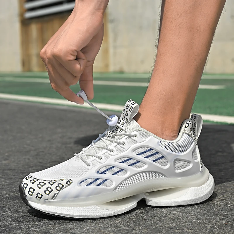 

New Carbon Plate Marathon Running Shoe Pro Tests Stable Support For Shock-absorbing Ultralight Bounce Sneakers