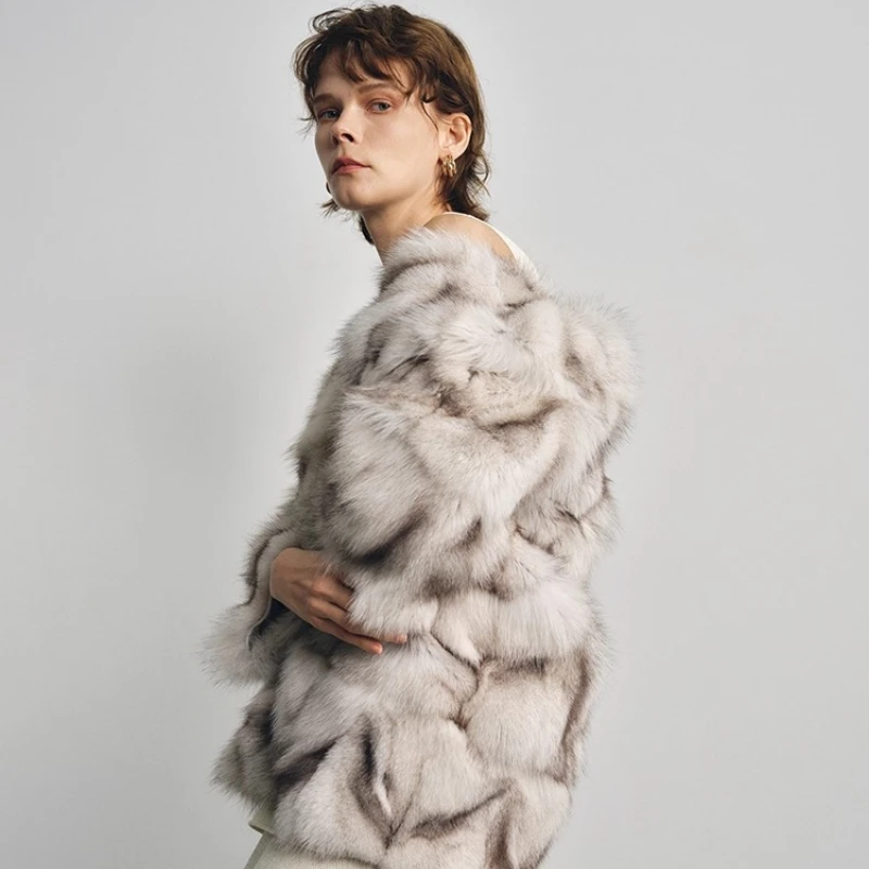 معطف YOLANFAIRY للخريف والشتاء مستورد بالكامل من فرو الثعلب الحقيقي ورقبة على شكل حرف v وأكمام طويلة معطف فرو على طراز التنقل معطف شوبانا نسائية 2025