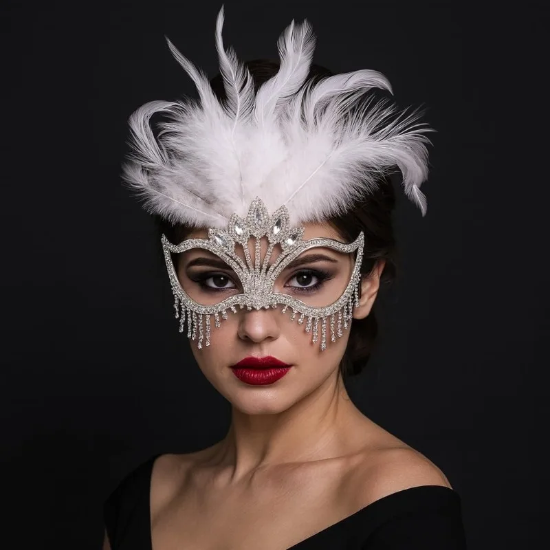 Maschera di piume per donna, maschera in maschera argento con strass e piume, copricapo scintillante per maschera da festa in costume di Mardi Gras