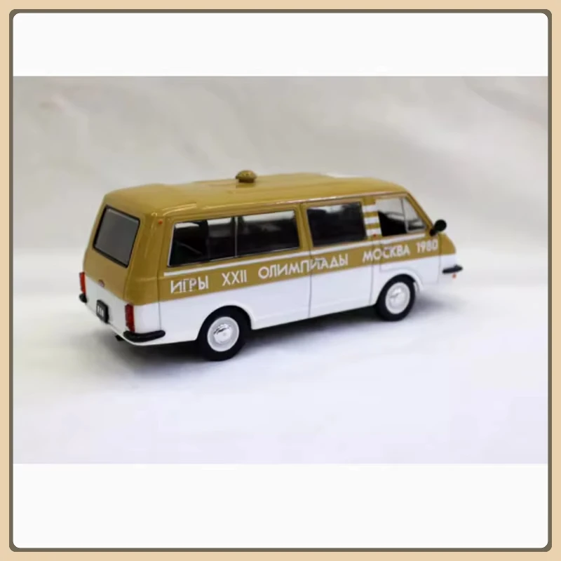 1:43 RAF2203 Lettonia retrò Van Russo Sport Invernali Auto Commemorativa Modello In Lega Collezione Display Giocattolo Regali Souvenir