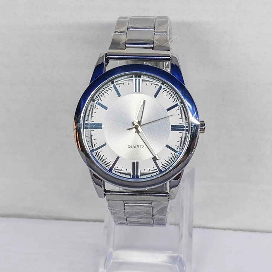 ساعة كوارتز رجالية عادية من الفولاذ المقاوم للصدأ ساعة يد رجال الأعمال خفيفة فاخرة بمقياس روما ساعة قابلة للطي