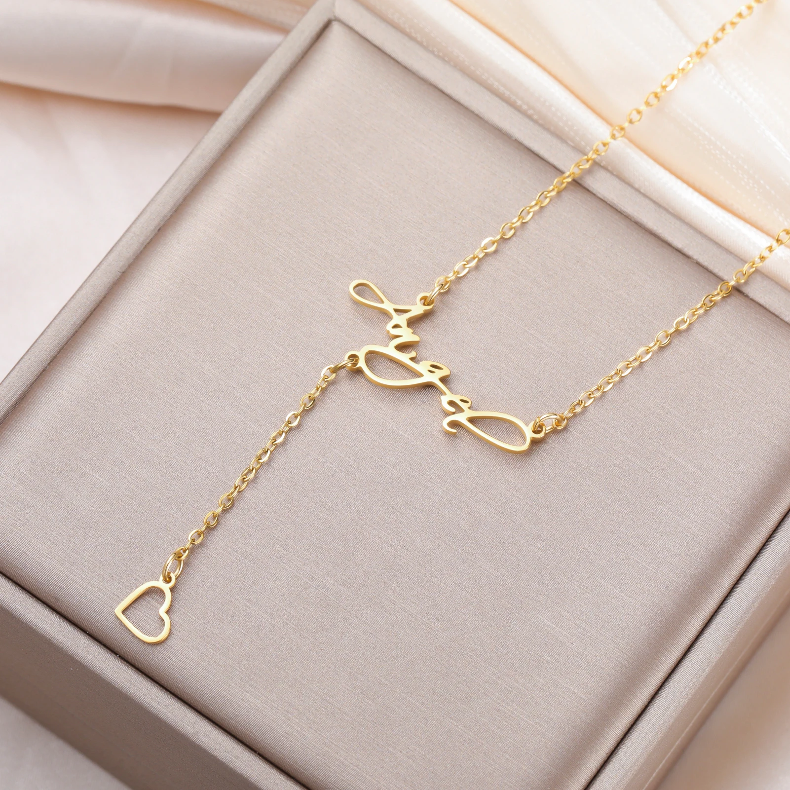 Collar personalizado con diseño de corazón, colgante con nombre, placa con nombre, regalo para mujeres, hombres, pareja, cadena, joyería de acero inoxidable hebreo