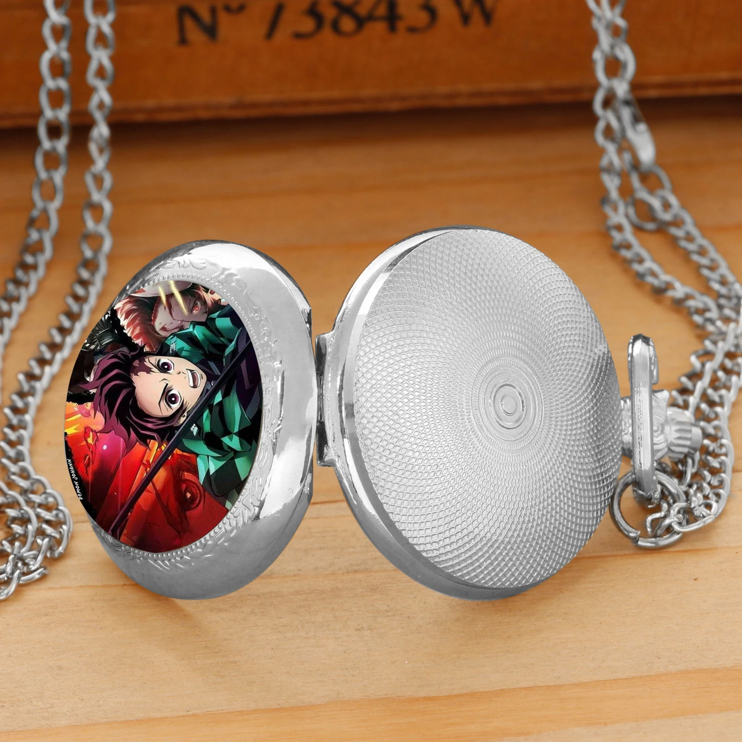 Personalizzato argento acciaio inossidabile Anime Demon Slayer Tanjiro cupola di vetro orologio da tasca al quarzo collana pendente gioielli da donna