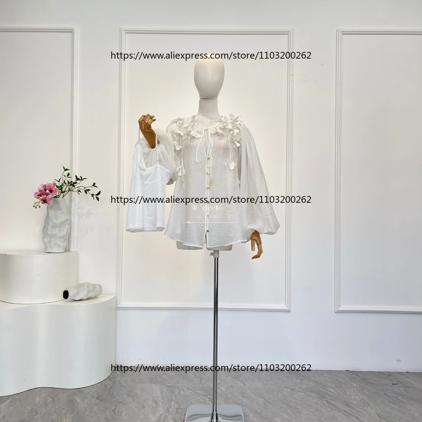 

2025 white Long Sleeve Flowers Appliqued Blouse Tops