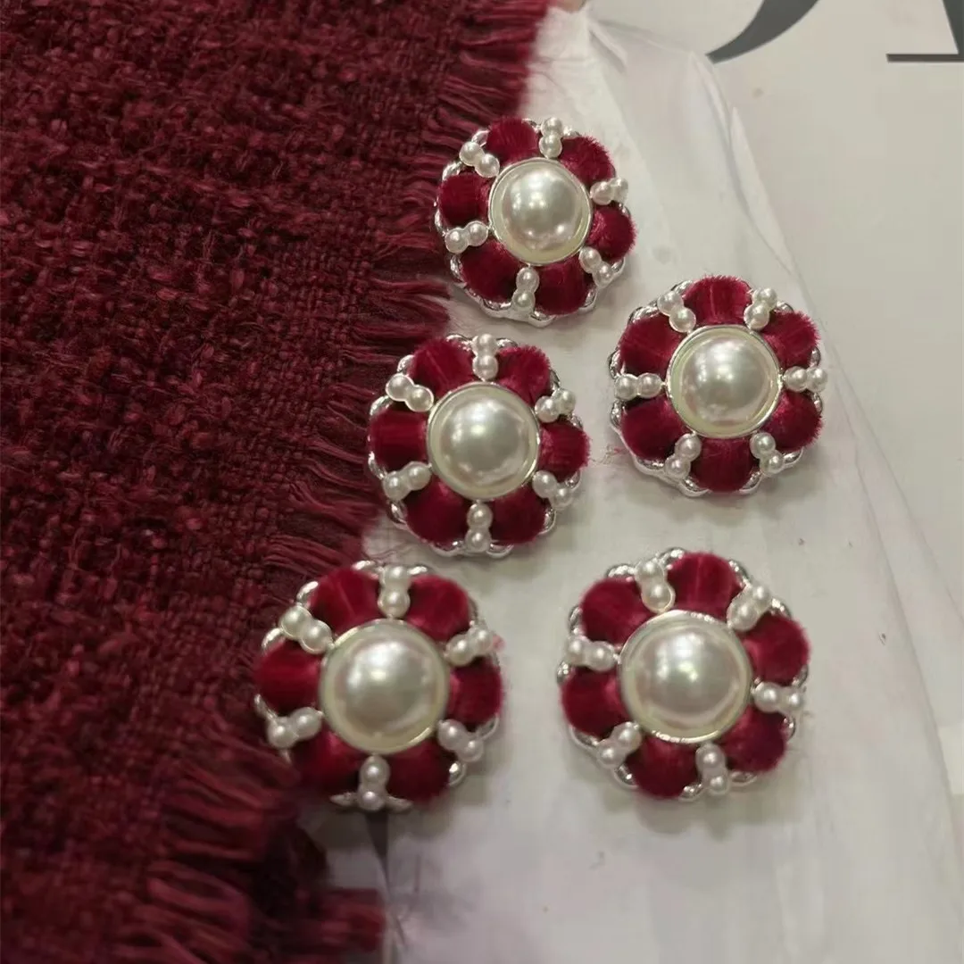 6PCS/Lot Luxcy Red Rope Button DIY Desinger Metal Pearl Flower Round Clothing Sweater Button High-grade Plush Buckle Fittings