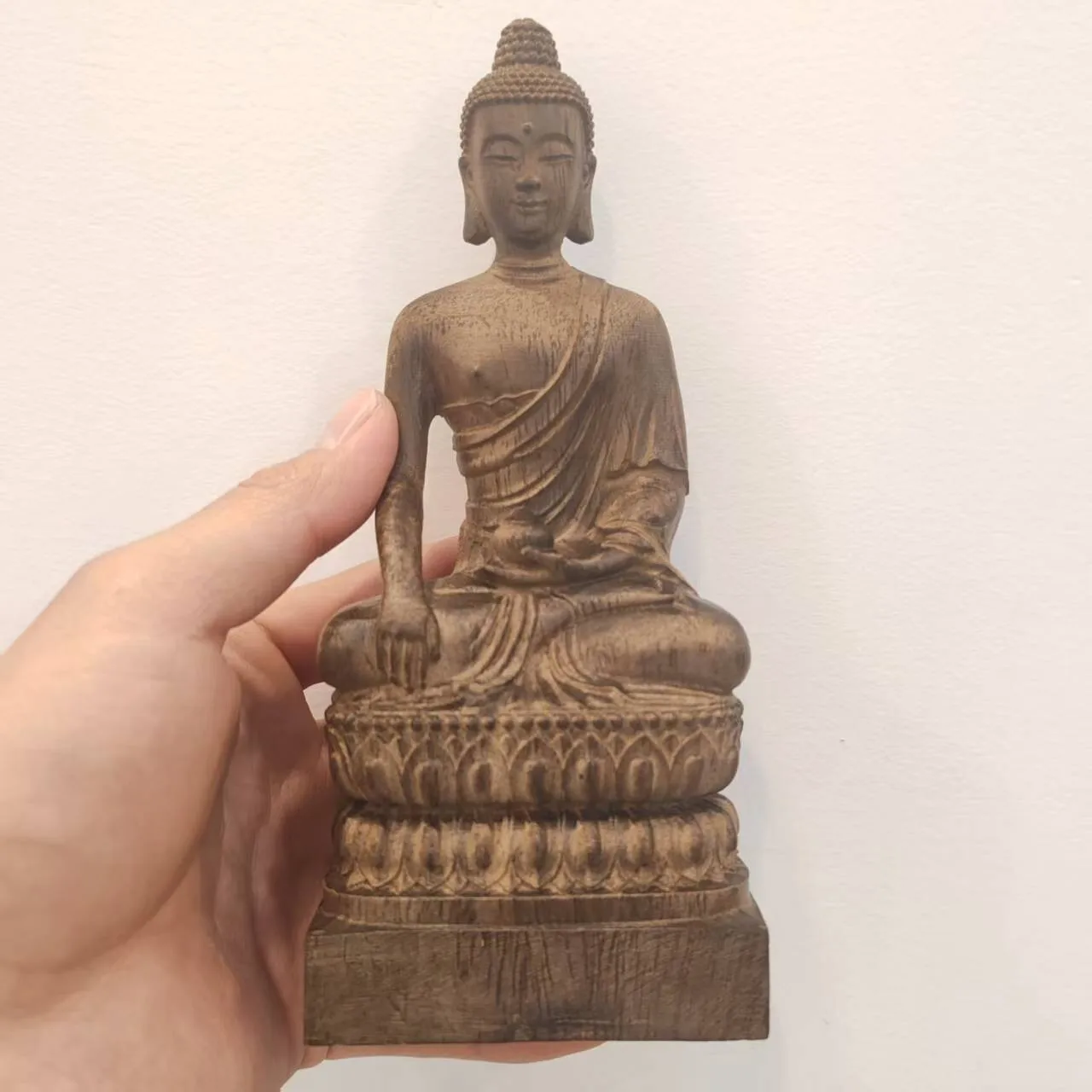 

7,5 "натуральная резьба по дереву агара, медицинская статуя Будды, благословий орнамент фэншуй
