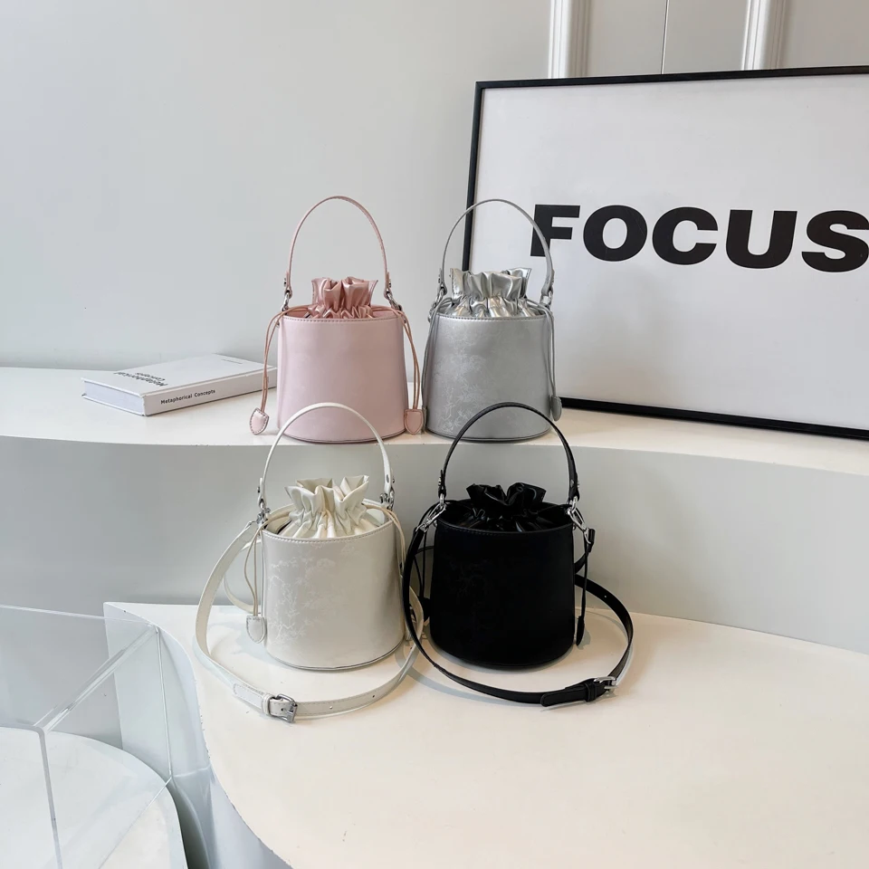 High quality PU material, gradual classic color, fashion casual trend, bucket bag can be crossbody can be a single shoulder