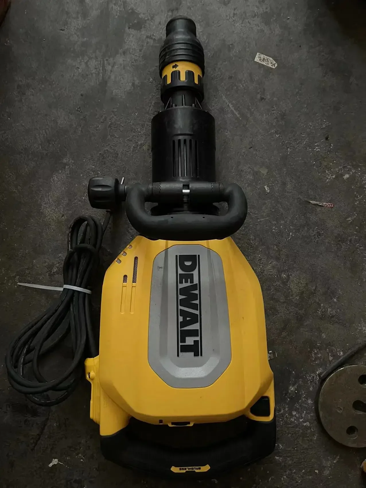 Dewalt D25911K 13kg SDS-MAX Demolition Brushless Hammer, 220 Volt.