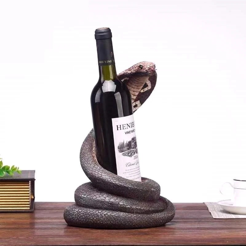 

Resin Cobra Statue Wine Holder Decorative Rattlesnake Bottle Rest Bar Ornament Party Drinkware Adventure Art and Craft Souvenir