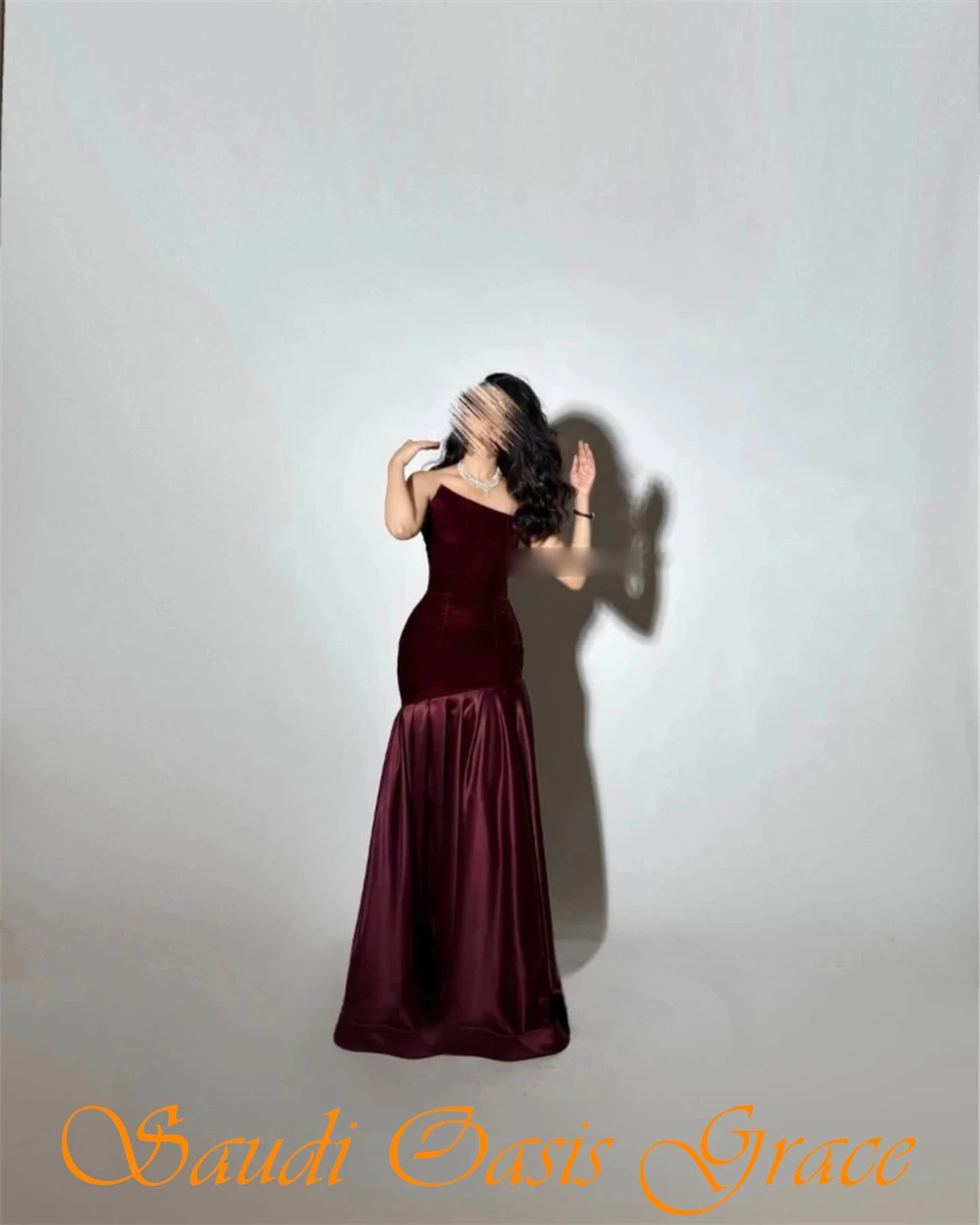 Personalizado elegante borgonha cetim vestido de noite clássico sem alças sem mangas vestido de baile macio sereia varredura trem vestidos de celebridades