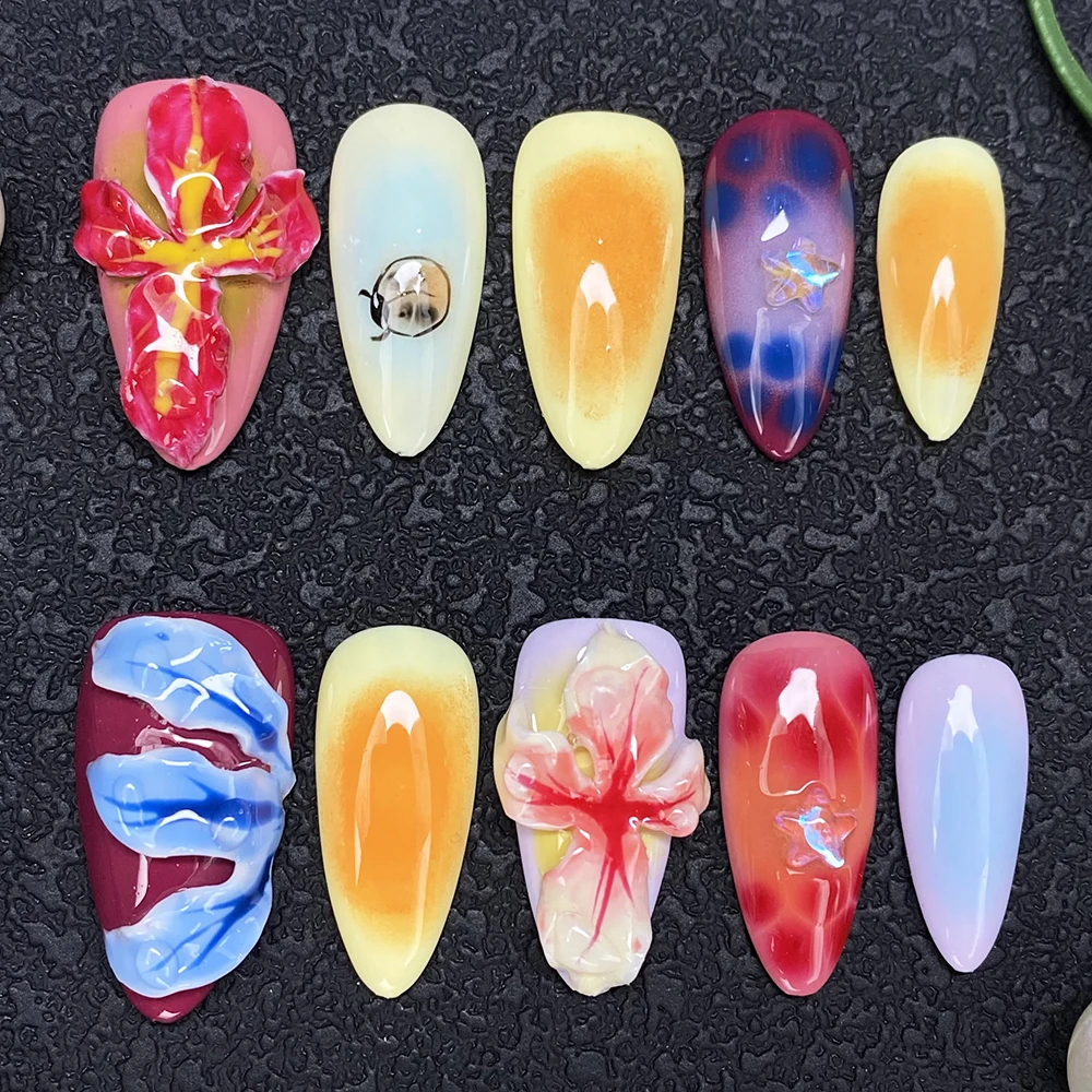 

Накладные ногти ручной работы с декором в виде шармов, 10 шт., роскошные, глянцевые, с УФ-гелем, в форме миндаля, многоразовые, с резным узором