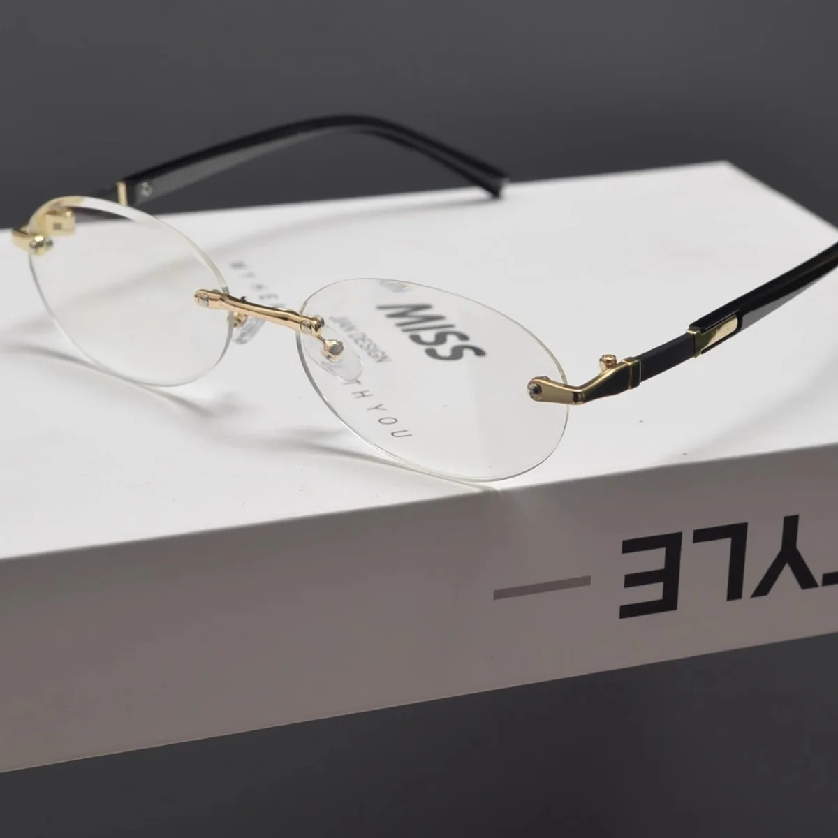 

Popular Women Men Shades Oval Sun Glasses for Female Male Summer Traveling UV400 Rimless Sunglasses Round Fashion Gafas De Sol