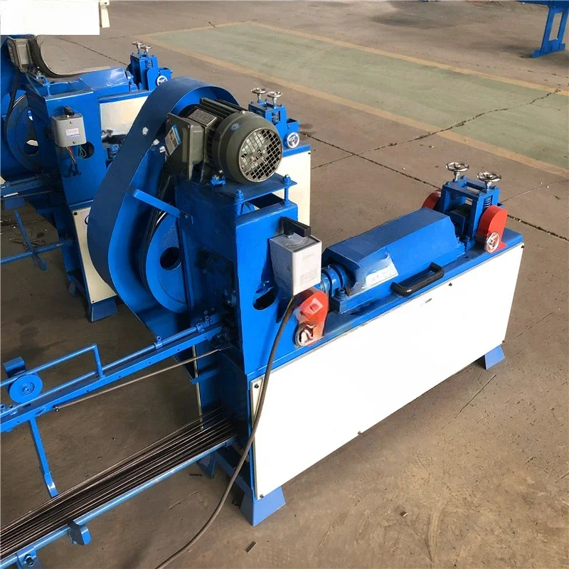 Automatic wire straightening and cutting machine