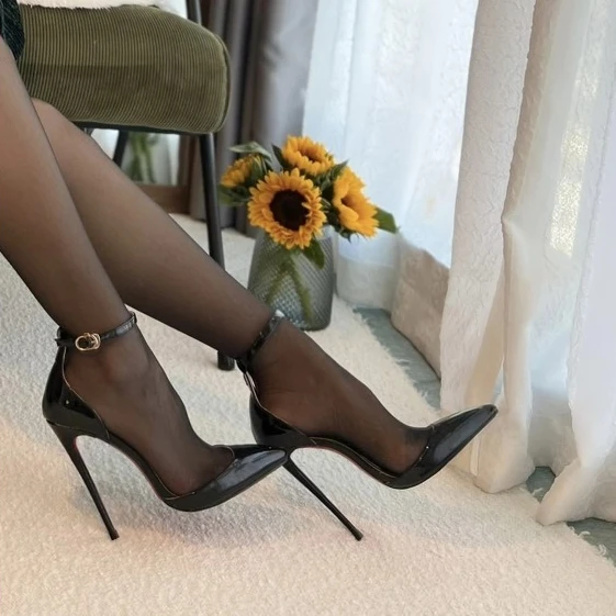 

2026 New Customized 12cm Ultra High Heels Black Lacquer Classic Thin Heel Bottom Shallow Mouth Fun Women's High Heel Sandals