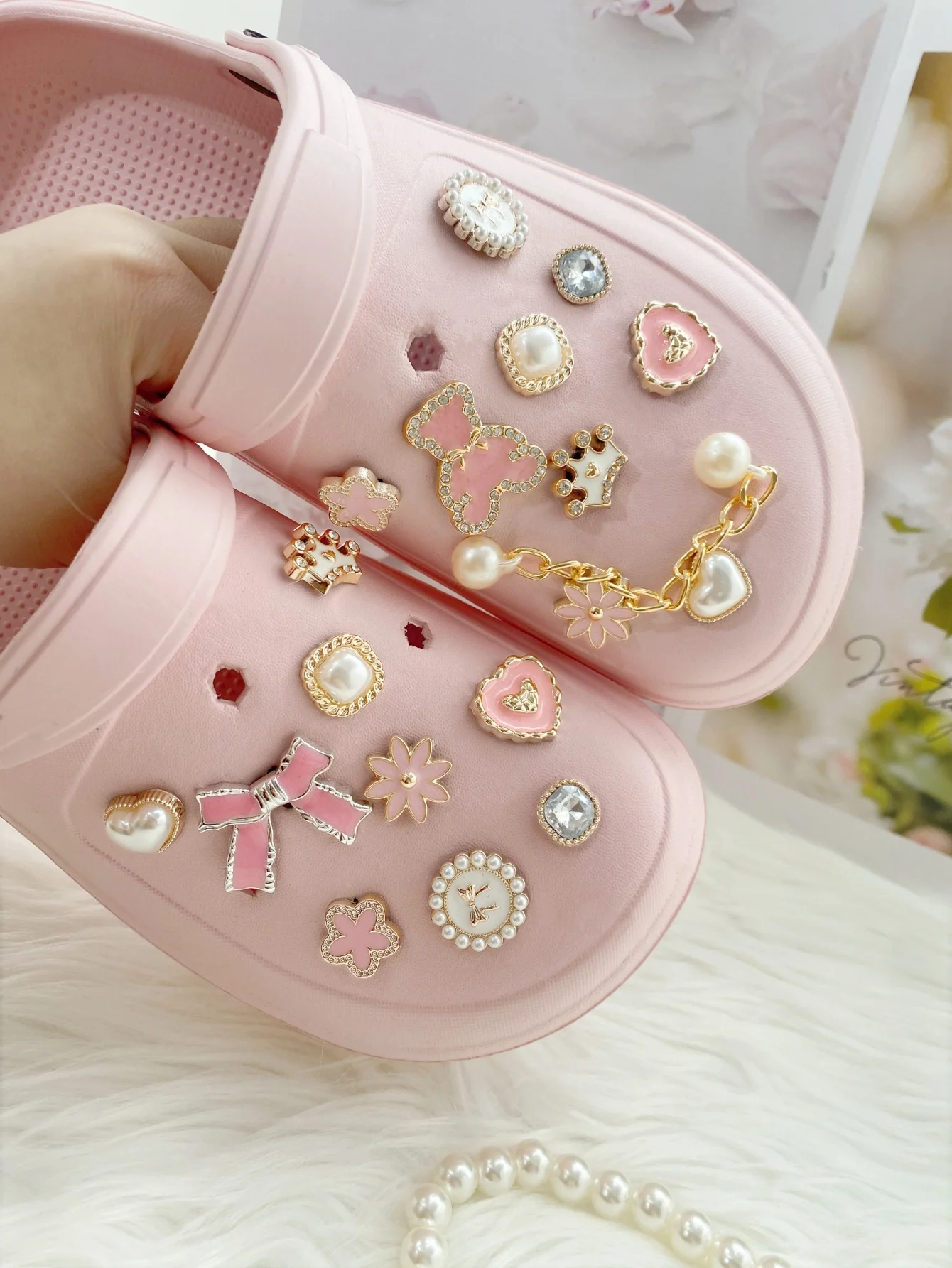 19 قوس الدب الوردي قلب الحب، سلسلة لؤلؤ ABS إكسسوارات أحذية قابلة للفصل لصنادل نسائية، شباشب، حقيبة شاطئ متعددة الاستخدامات