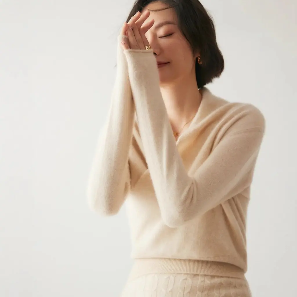 

Women's Loose plus Size Cashmere Sweater V-Neck Cross Nightgown Autumn Winter Outer Wear Thin Lazy Style Mountain Design