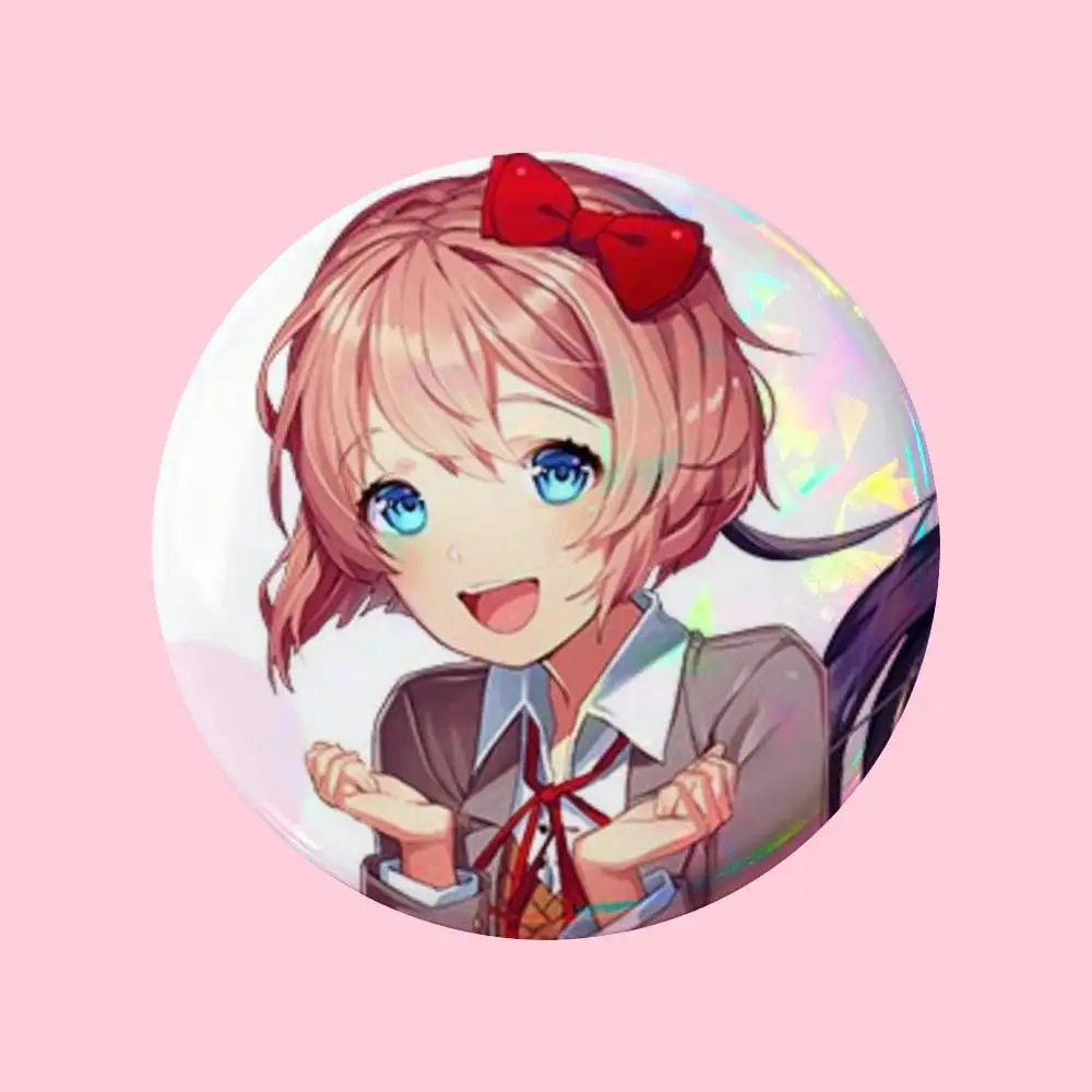 Cartoon-Spielfigur Sayori Anstecknadeln 25 32 44 58 75 mm Runde Cosplay-Pins Taschendekoration Fans Sammlerstücke Freunde Geschenke Brosche Souvenir – Detail 6
