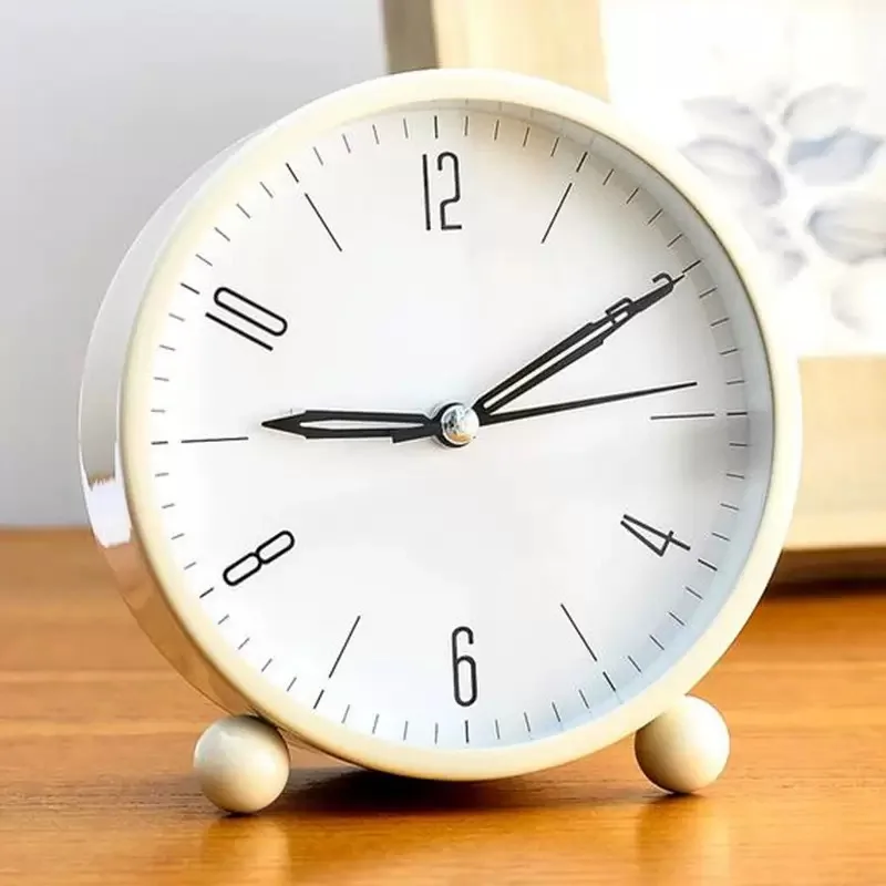 

4.5Inch Metal alarm clock, simple and creative desktop clock, children's bedroom night light, silent desk clock