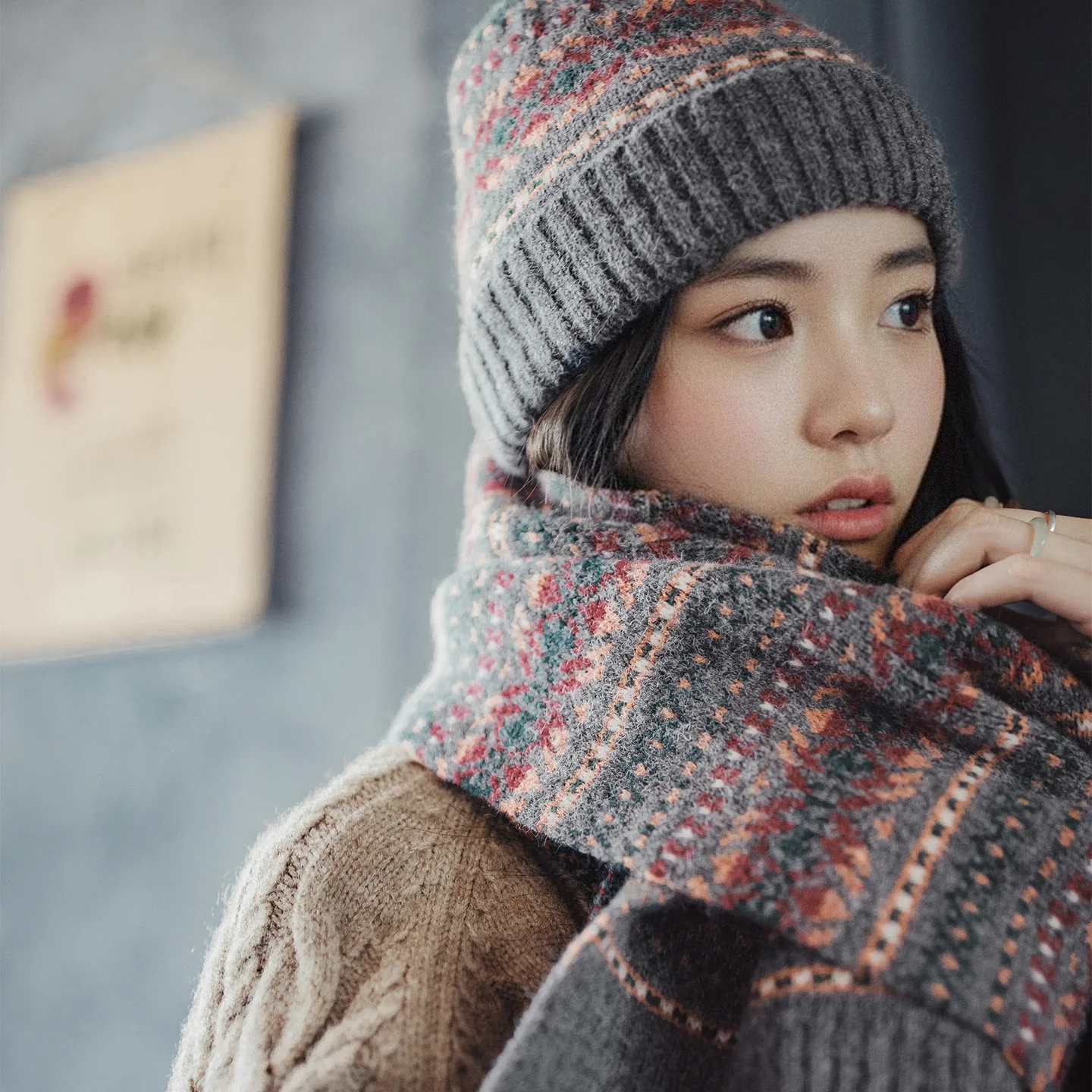 Maden للجنسين الشتاء محبوك قبعة ووشاح مجموعة معرض جزيرة نمط دافئ لينة قبعة هدية مربع للرجال والنساء الإكسسوارات الرجعية